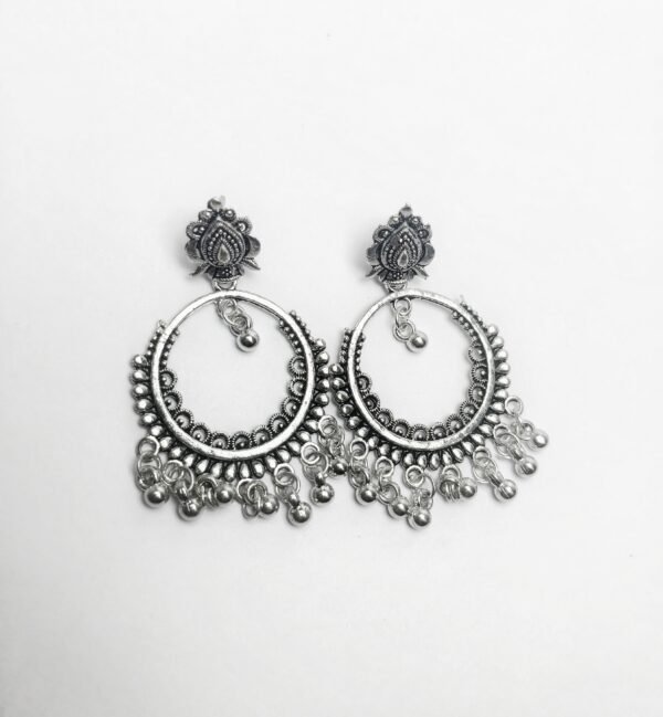 Trendy Women’s Jewelry Hamper - Image 4