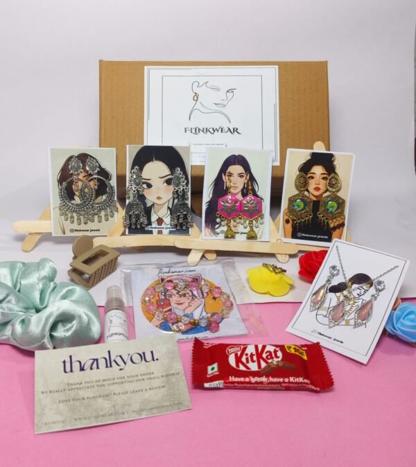 Trendy Women’s Jewelry Hamper